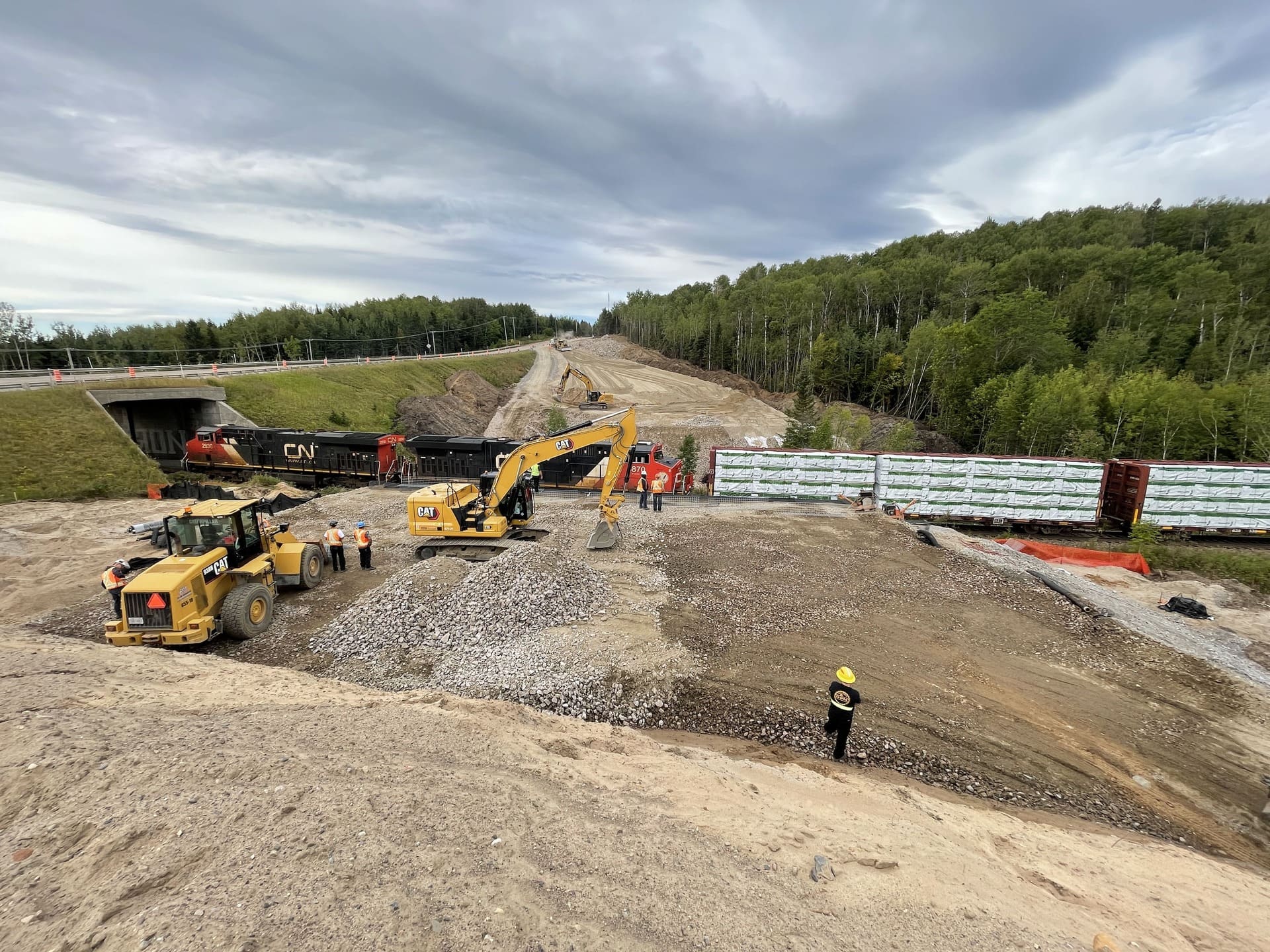 Construction d'un pont au dessus de la voie ferrée du CN - Route 155 à Chambord - Construction JR Savard